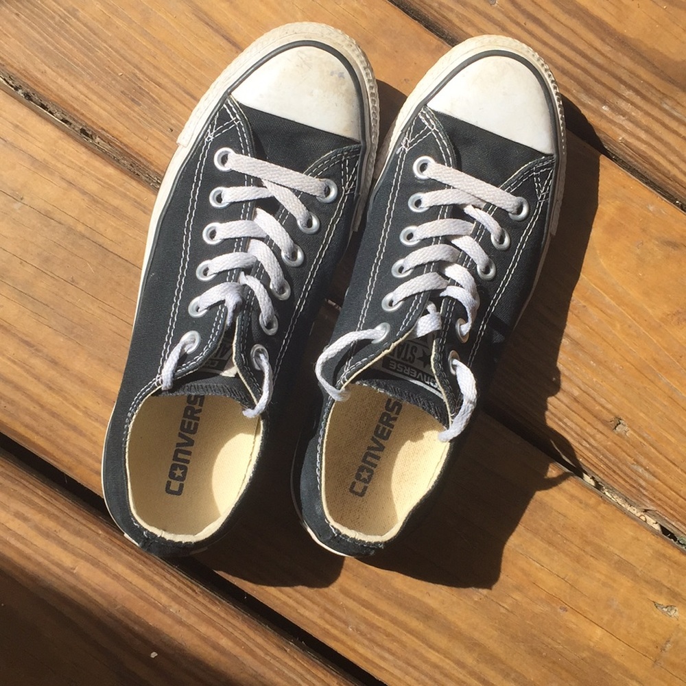 Black low-top converse